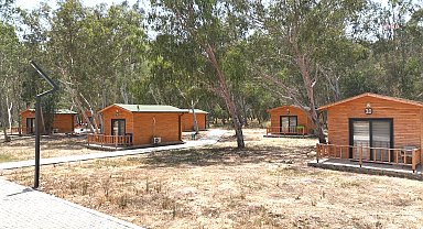 Silifke Belediyesi'ne bağlı Ata Park, tatilcileri ağırlamaya devam ediyor