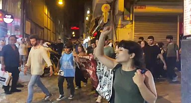 Taksim'de Suruç Katliamı anmasına polis müdahale etti, bazı eylemciler gözaltına alındı