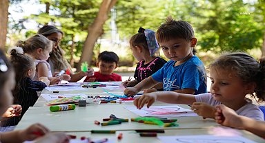 Tepebaşı Belediyesi'nin çocuklar için düzenlediği eğitimlerle minikler hem eğleniyor hem öğreniyor