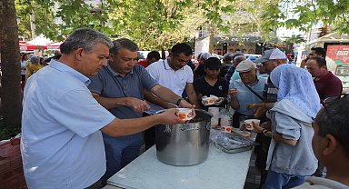 Turgutlu Belediyesi'nden aşure ikramı