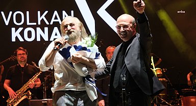 Volkan Konak, şarkılarını Akşehirliler için söyledi 