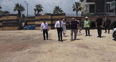 Yenişehir Belediye Başkanı Özyiğit, kent kütüphanesinin inşaat alanını inceledi