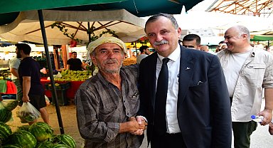 Yunusemre Belediye Başkanı Balaban, pazar yerinde esnafı ve ilçe sakinlerini dinledi