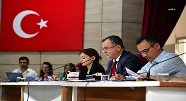 Yunusemre Belediye Meclis toplantısında, hayatını kaybeden kurucu meclis üyesi Güzgülü unutulmadı