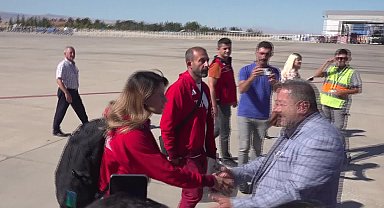 2024 Paris Olimpiyatları’nda boksta gümüş madalya kazanan milli sporcu Hatice Akbaş, memleketi Malatya’da coşkuyla karşılandı