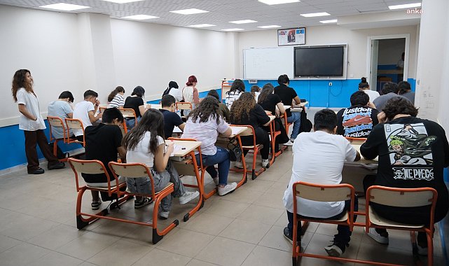 Adana Büyükşehir'in kurs merkezlerinden eğitim alan 236 öğrenci, üniversiteye yerleşti