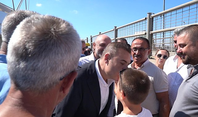 Balıkesir Büyükşehir Belediye Başkanı Akın, Marmara Adası'nda vatandaşlarla bir araya geldi