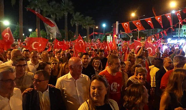 Balıkesir'de Büyük Zafer’in 102’nci yılında görkemli kutlama