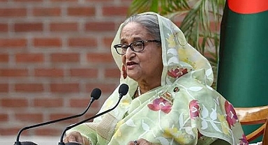 Bangladeş Başbakanı Hasina, istifa ederek ülkesini terk etti