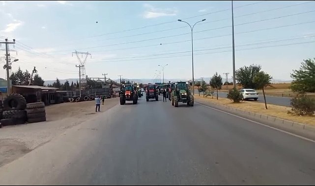 Bir çiftçi eylemi de Kahramanmaraş'ta: Çiftçiler traktör konvoyu eşliğinde yolu kapattı