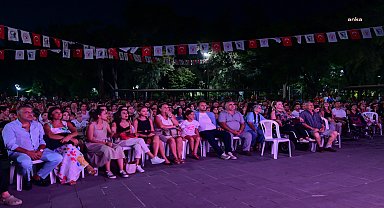 Bornovalılar, Filenin Sultanları'nı beraber destekledi 