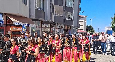 Bu yıl 20'ncisi düzenlenen Hopa Kültür Sanat ve Deniz Festivali başladı... Hopa Belediye Başkanı Utku Cihan: 
