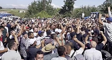 Bursa-İzmir yolundaki çiftçi eylemi... 