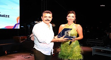 Çandarlı Kale İçi Kültür, Demokrasi ve Emek Festivali’nde Öykü Gürman rüzgarı esti 