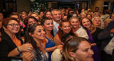 CHP Genel Başkanı Özel, Kadın Kolları ve İl Başkanları ile bir araya geldi