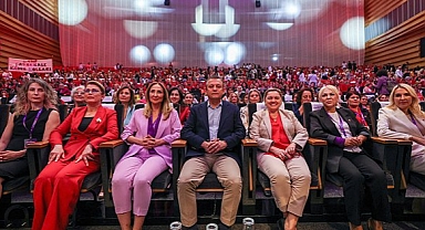 CHP Kadın Kolları 15. Olağan Kurultayı'nda başkanlığa Asu Kaya seçildi
