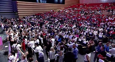 CHP Kadın Kolları Kurultayı... Birsen Temir Saraç: Burada CHP erkek kolu seçimi yapmıyoruz. Kadınların seçimine karışmasınlar