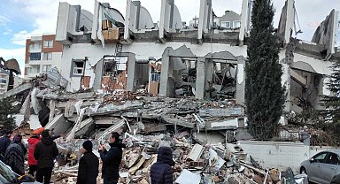 Depremde 65 kişinin öldüğü Sueda Kent Sitesi dosyasında tutuklu sanık yok... Mağdurlar tepkili: 