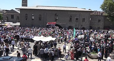 Diyarbakır’da Haniye protestosu, Burger King’e taşlı saldırı