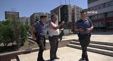 Emekli işçi, haksızlığa uğradığı iddiasıyla ÇAYKUR Genel Müdürlüğü önünde eylem yaptı