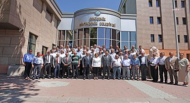  Eskişehir Büyükşehir Belediye Başkanı Ünlüce, Seyitgazi muhtarlarıyla bir araya geldi
