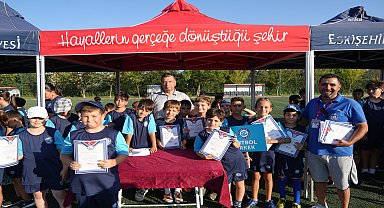 Eskişehir Büyükşehir Belediyesi’nin “2024 Yaz Dönemi Çocuk Spor Eğitimi” kapanış töreniyle tamamlandı
