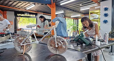 Eskişehir Büyükşehir'e bağlı ESMEK'ten kadınlara özel 'Back2Life Atölyesi'