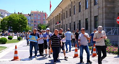 Eskişehir'de siyanürlü madene karşı toplanan 8 bin 712 imza Eskişehir Valiliği’ne teslim edildi