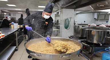 Gölbaşı Belediyesi'nden ihtiyaç sahiplerine yemek hizmeti