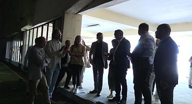 İzmir Büyükşehir Belediye Başkanı Tugay, Basmane'de incelemelerde bulundu