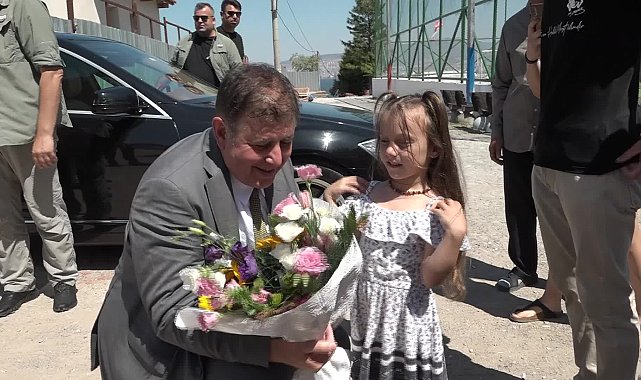 İzmir Büyükşehir Belediye Başkanı Tugay: Muhtarlarımızla çalışmayı önemsiyorum