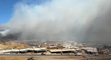 İzmir'de devam eden yangın Örnekköy Sanayi Sitesi'ne ulaştı