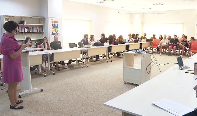 İzmir'de Uluslararası Yaz Üniversitesi kapsamında Gençlik Hakları Çalıştayı başladı