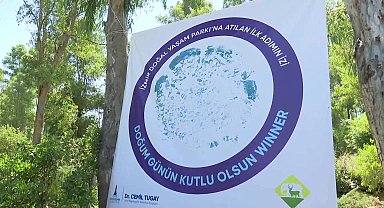 İzmir Doğal Yaşam Parkı'nın sevimli sakini fil Winner, 22 yaşında