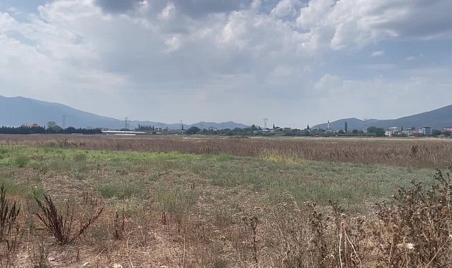 İznik Gölü yakınında kurulması planlanan Varaka Kağıt Fabrikası'na bölge sakinlerinden protesto