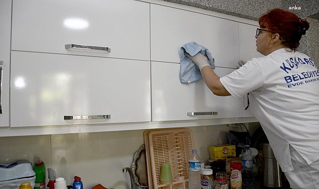 Kuşadası Belediyesi’nin Evde Bakım Birimi ihtiyaç sahiplerinin yanında