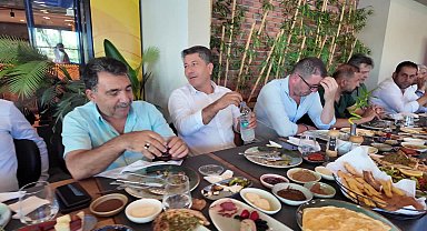 Manavgat Belediye Başkanı Kara, oda başkanlarıyla kahvaltıda buluştu