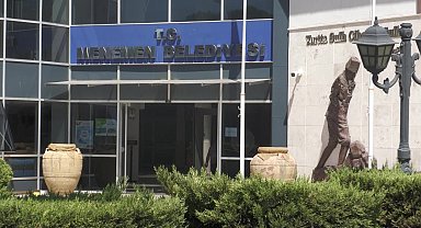 Menemen Belediyesi'nde işten çıkarılan belediye emekçileri eylemlerine devam ediyor... 