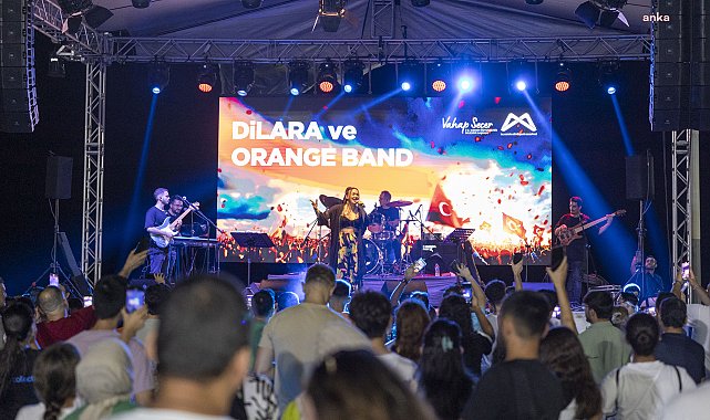 Mersin Büyükşehir Belediyesi, Zafer Bayramı coşkusunu konserlerle taçlandırdı