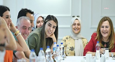 Milli Eğitim Bakanlığı'nca, öğretmen eşlerin aile birliği mazeretine bağlı yer değiştirme duyurusu yayımlandı