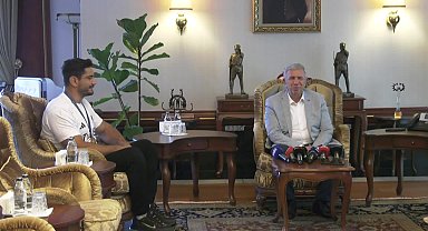 Milli güreşçi Taha Akgül ile bir araya gelen Mansur Yavaş: 