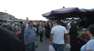 Pazarda yurttaş da esnaf da dertli