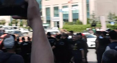 Polonez Genel Müdürlüğü önünde açıklama yapmak isteyen işçilere polisten biber gazlı müdahale