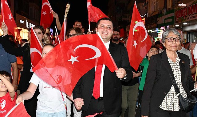 Torbalı’da binlerce kişi fener alayında buluştu