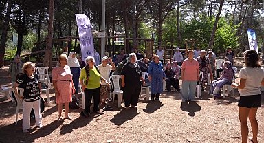 Tuzla Belediyesi'nden 65 yaş üstü vatandaşlara yoga etkinliği