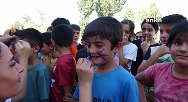 Van'da çocuk şenliği renkli geçti