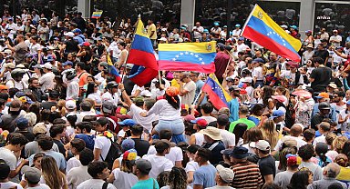 Venezuela'da Gonzales taraftarlarının protestoları sürüyor, yedi AB ülkesi ise seçmen listelerinin açıklanması çağrısı yaptı