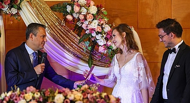 CHP Genel Başkanı Özel, Ege ve Reyyan çiftinin düğün törenine katıldı