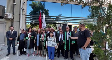 Görme engelli avukatlardan Ankara Barosu'na ''kitap tarama'' tepkisi: ''Baro, haklarımızı koruması gerekirken yayınevleriyle iş birliği yaparak haklarımızı yok etmiştir