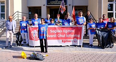 Öğretmenler, Eskişehir İl Milli Eğitim Müdürlüğü'nün önünü süpürdü